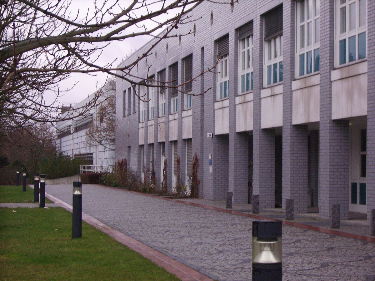 Das Institut für Informatik an der Freien Universität Berlin (Takustraße 9) im Winter