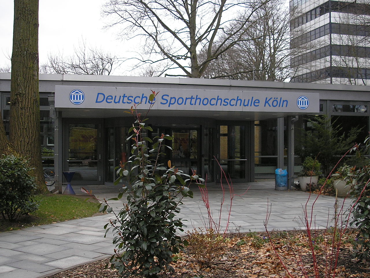 Deutsche Sporthochschule Köln, Haupteingang