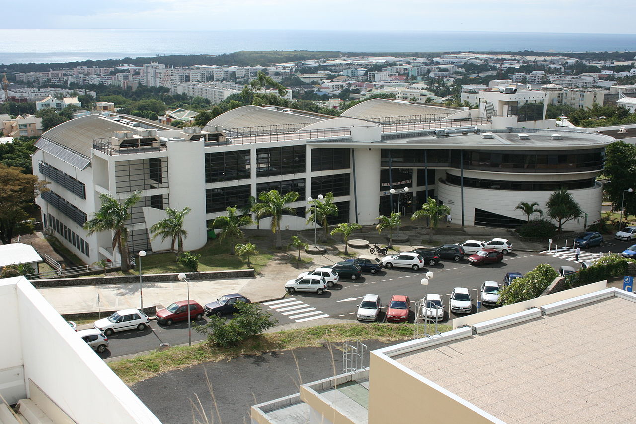Le bâtiment principal de la faculté des Sciences de l'université de la Réunion, au Moufia