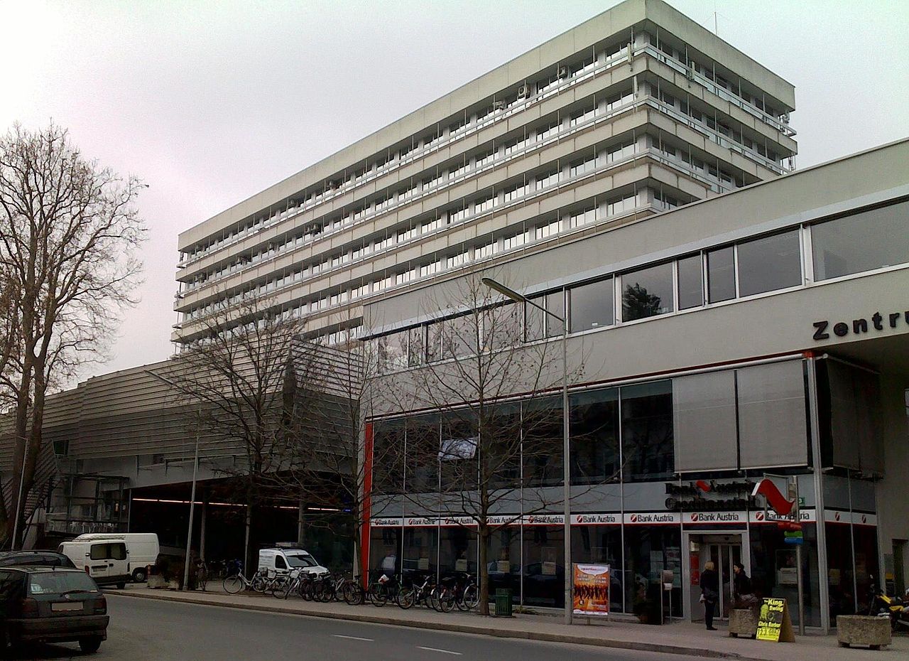 Hauptgebäude der Medizinischen Universität Graz in der Harrachgasse